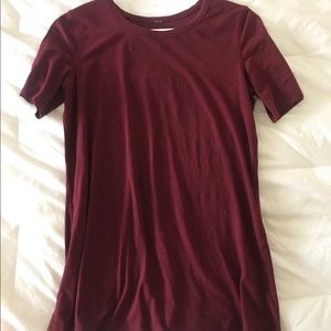 Lululemon maroon crew neck t shirt